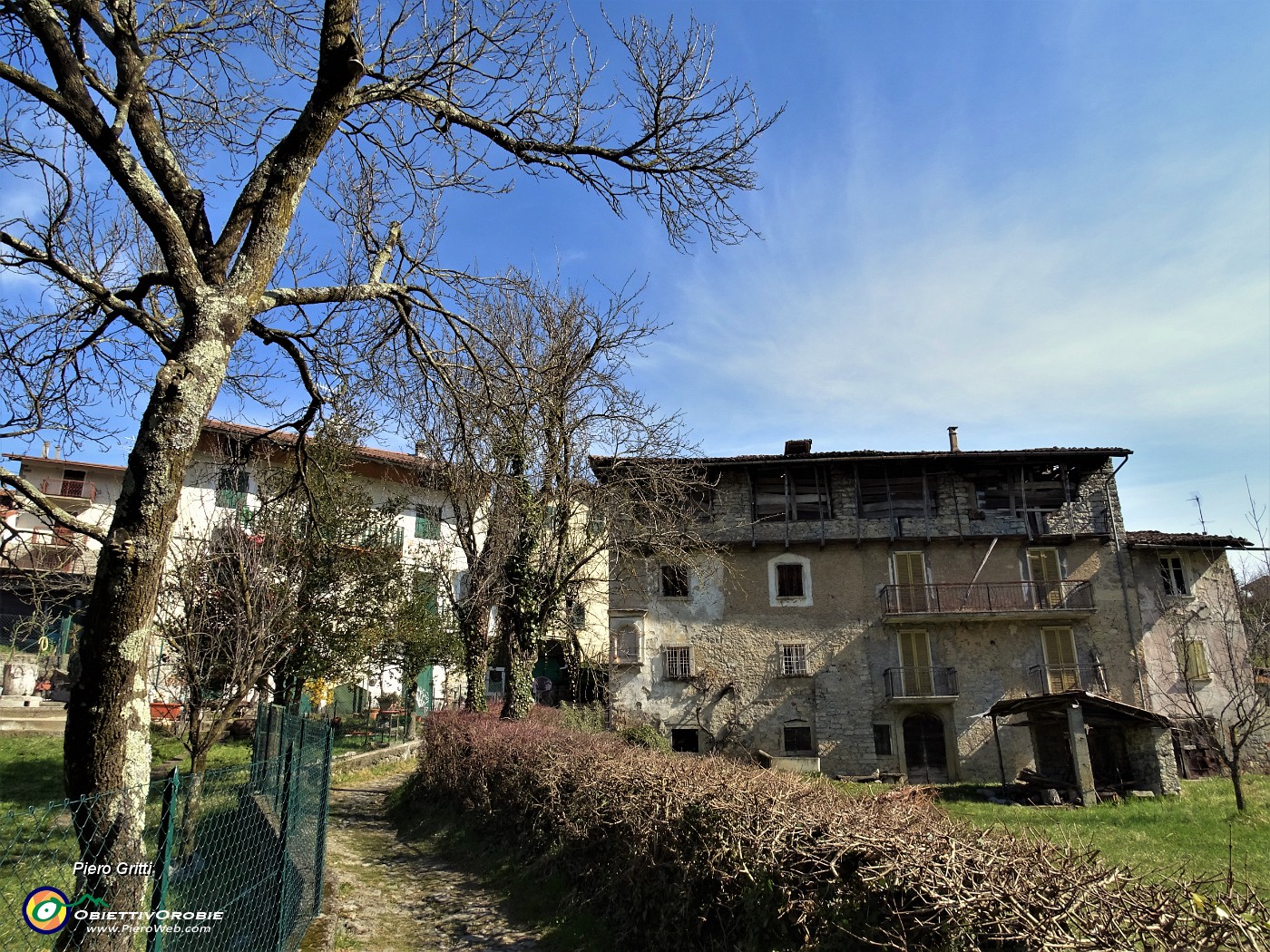 40 E salgo a visitare la bella contrada di Camonier (640 m).JPG